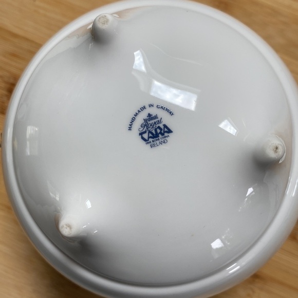 Royal Tara Three Legged Pot Handmade in Ireland —Book Of Kells Collection - Picture 7 of 9